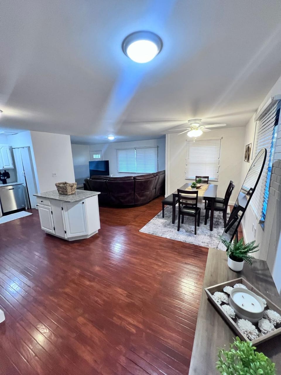 Comfortable 3BR Close to All Apartment in Kettering