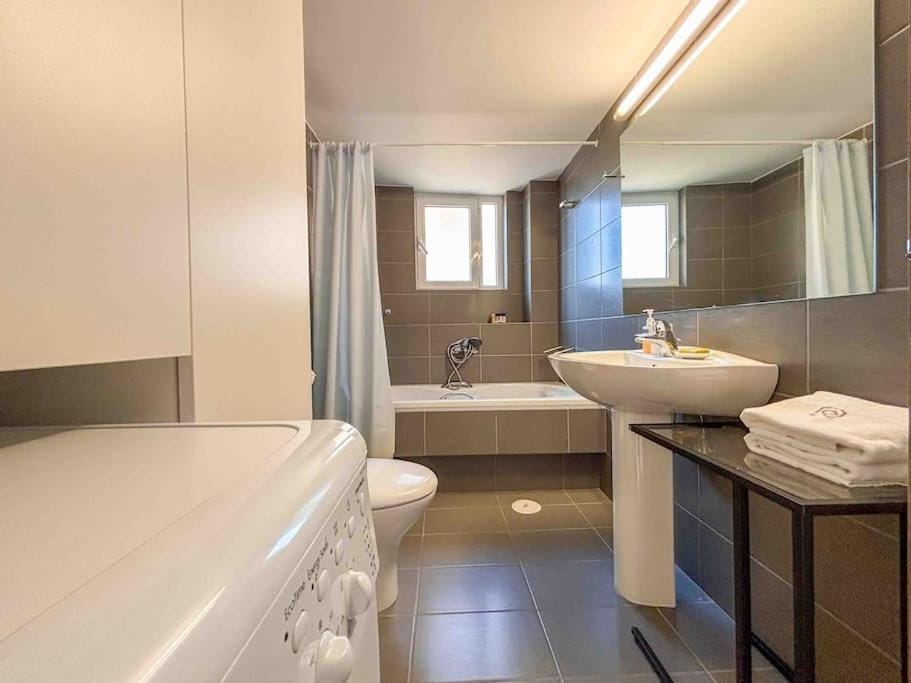 Light & Ample Flat near Glyfada Center Apartment in South Athens