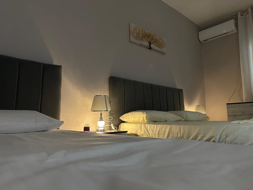 Bedroom, air conditioner