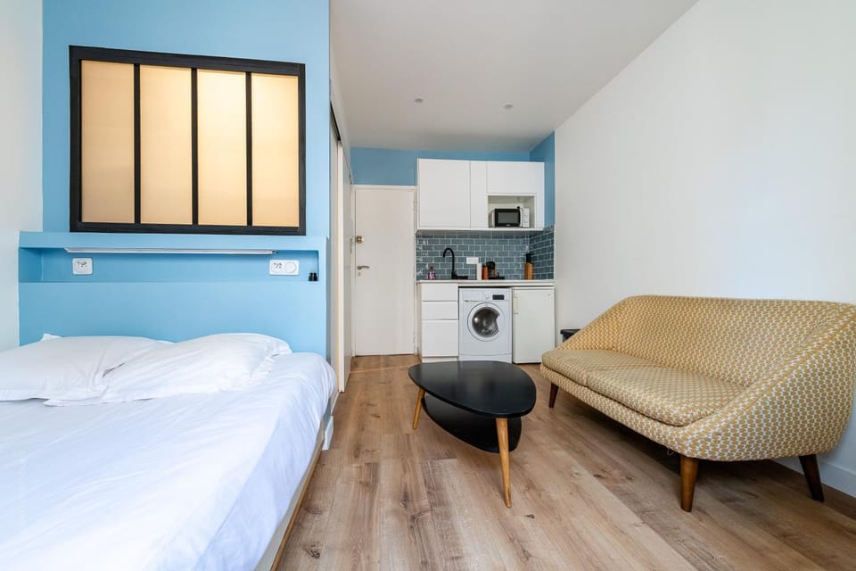 Bed, Kitchen or kitchenette, Living room