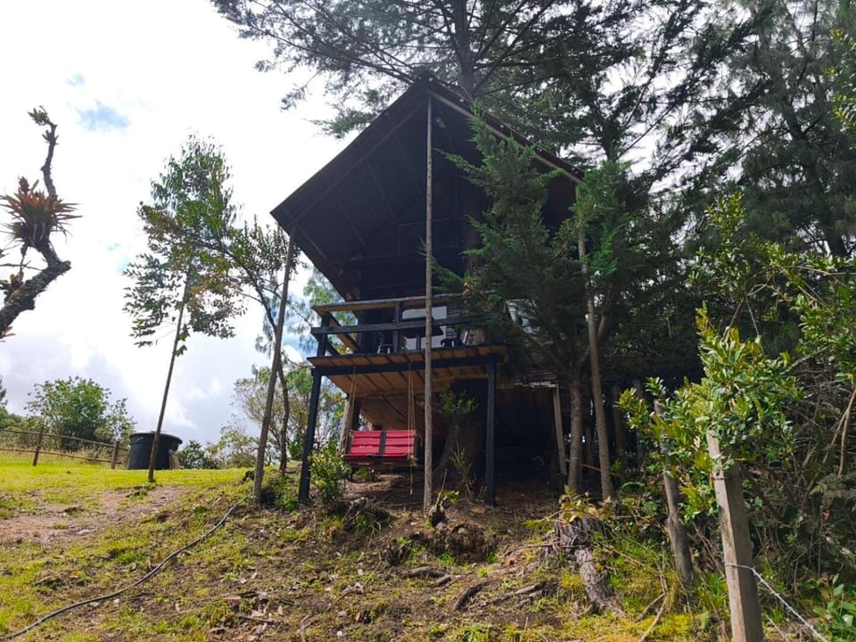Cabaña sesquile del arbol Campground/ 
RV Resort in Cundinamarca, Colombia