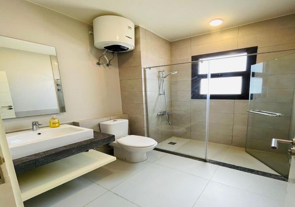 Shower, Toilet, Bathroom, bidet, towels