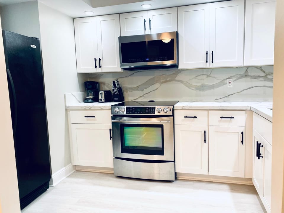 OCEAN VIEW 1BR 2BA BEACH CONDO Parking Apartment in Miami Beach