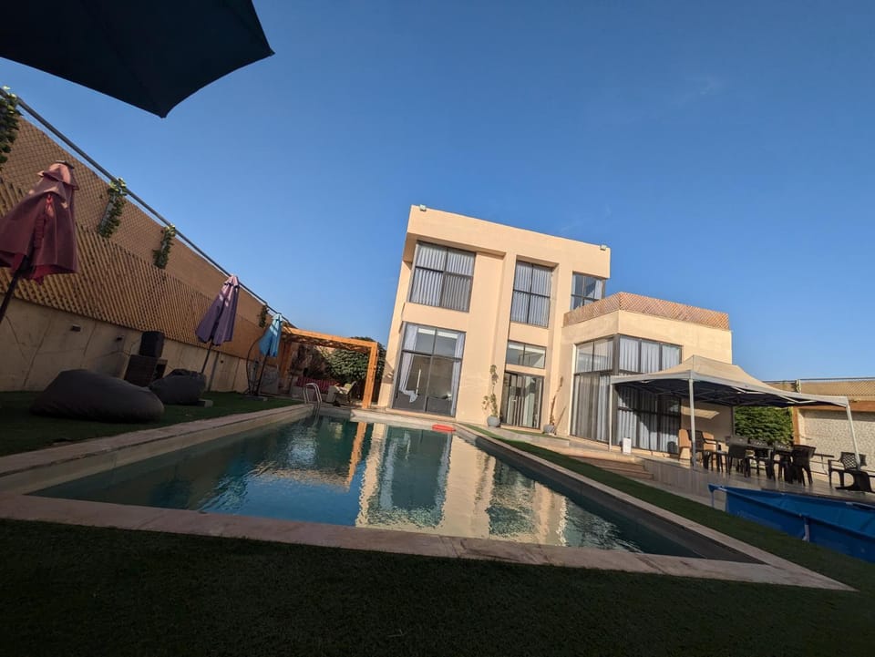 Property building, Day, Pool view, Swimming pool