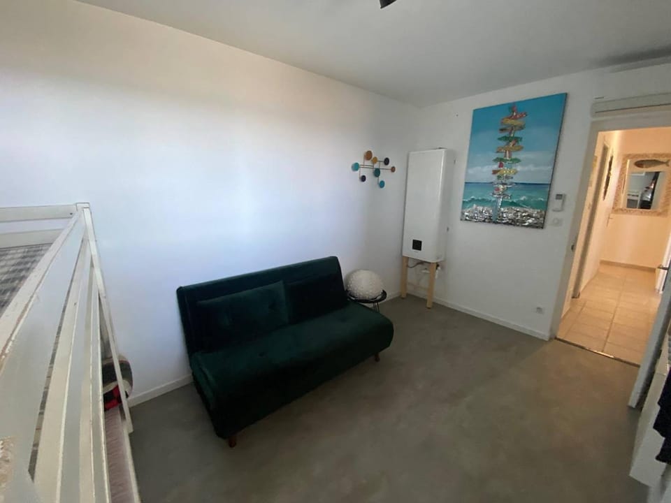 T3 Confort avec Clim et Wifi, Terrasse, 300m Commerces, Plage à Proximité, Parking Privé - FR-1-81-623 Apartment in Le Barcarès