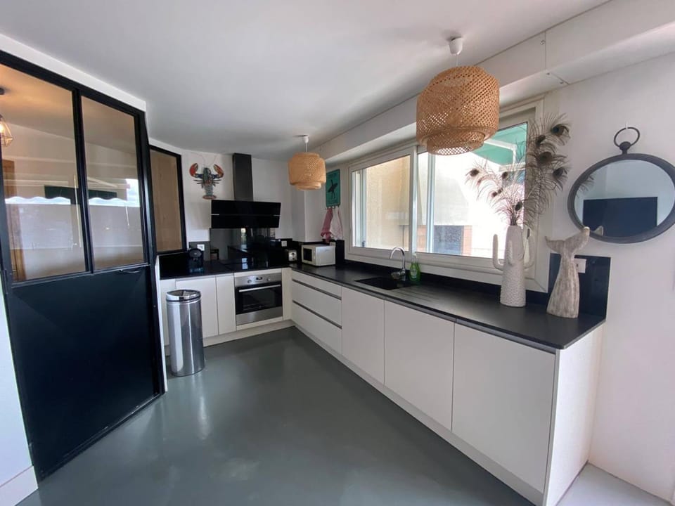T3 Confort avec Clim et Wifi, Terrasse, 300m Commerces, Plage à Proximité, Parking Privé - FR-1-81-623 Apartment in Le Barcarès