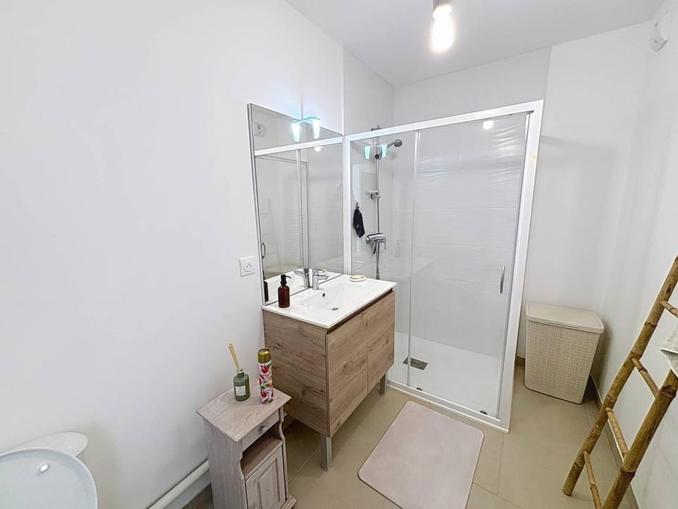 Charmant appartement proche plage avec balcon et parking privé - FR-1-465-123 Apartment in Cabourg