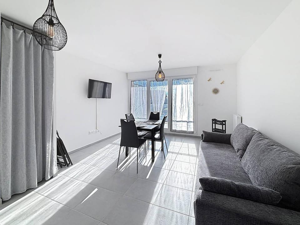 Charmant appartement proche plage avec balcon et parking privé - FR-1-465-123 Apartment in Cabourg