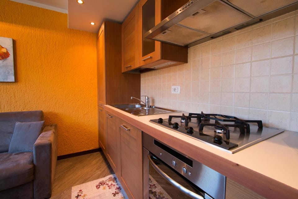 Coffee/tea facilities, Kitchen or kitchenette, Dining area