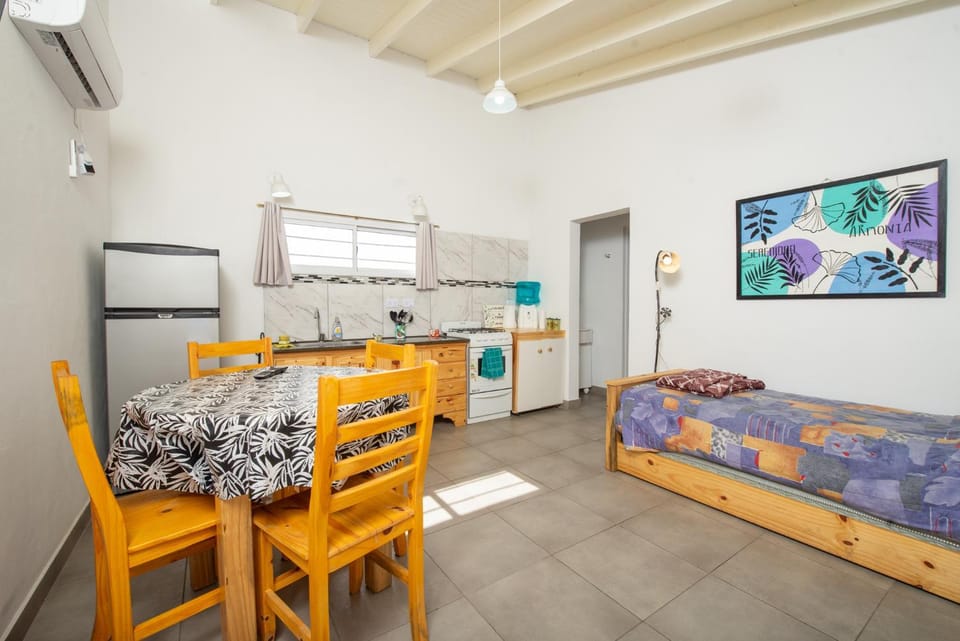 Bed, Kitchen or kitchenette, Living room, Photo of the whole room, Seating area, Dining area, Bedroom, oven, pet friendly, stove