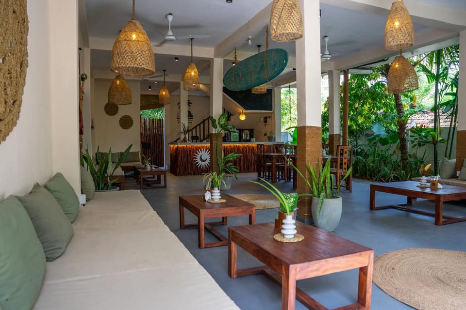Restaurant/places to eat, Living room, Seating area