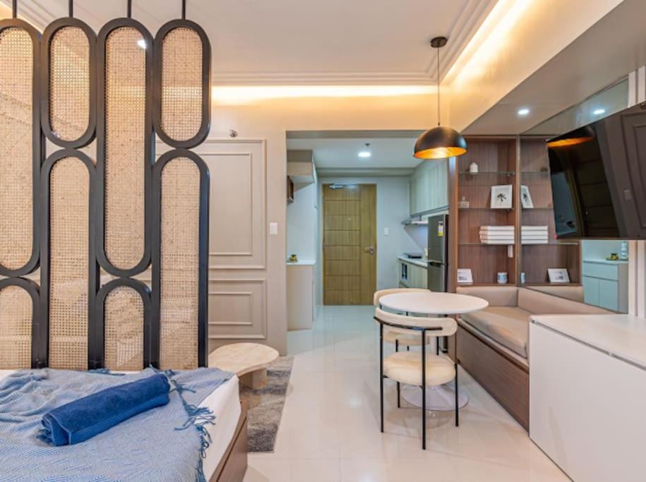 200mbps WiFi, Luxury condo near Ayala Apartment in Lapu-Lapu City