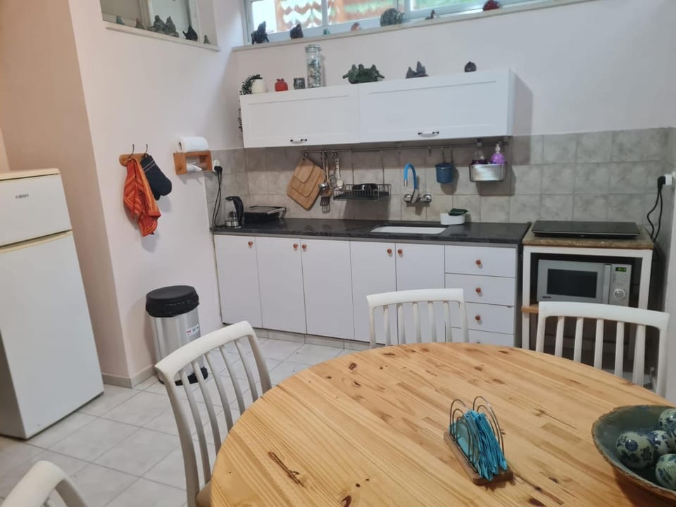Kitchen or kitchenette, Dining area, oven, stove, toaster