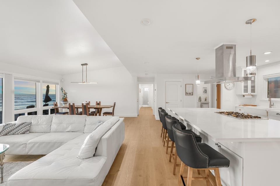 Living room, Seating area, Dining area, Sea view, kitchen