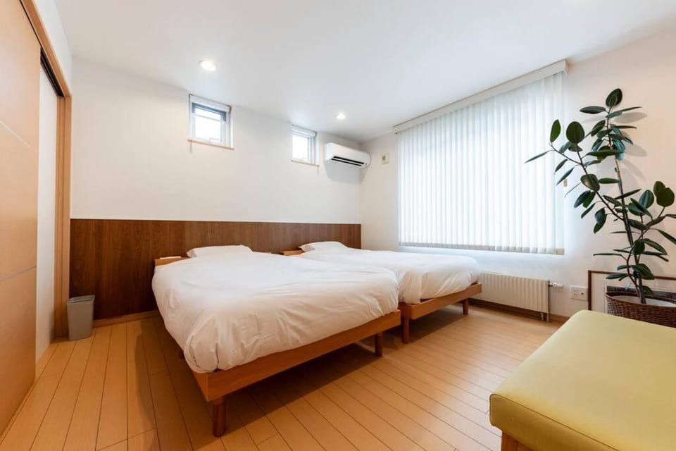 Bed, Bedroom, air conditioner