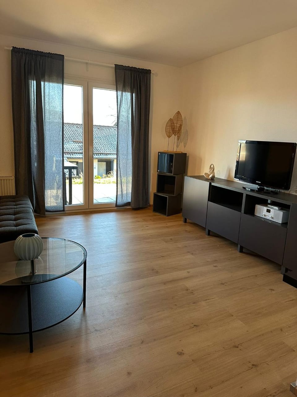 TV and multimedia, Living room, Seating area, Evening entertainment