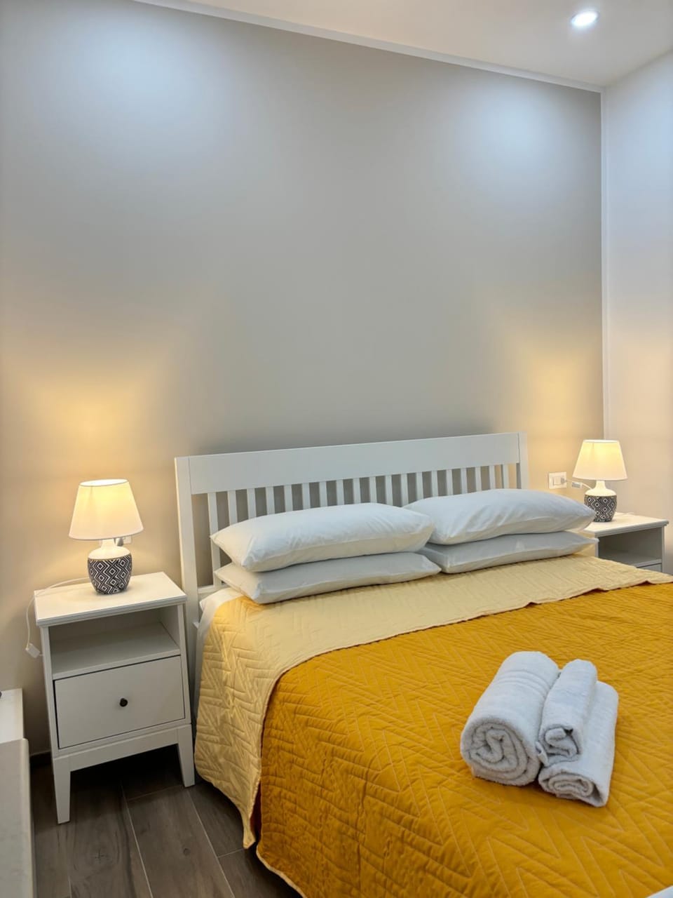 Photo of the whole room, Breakfast, towels