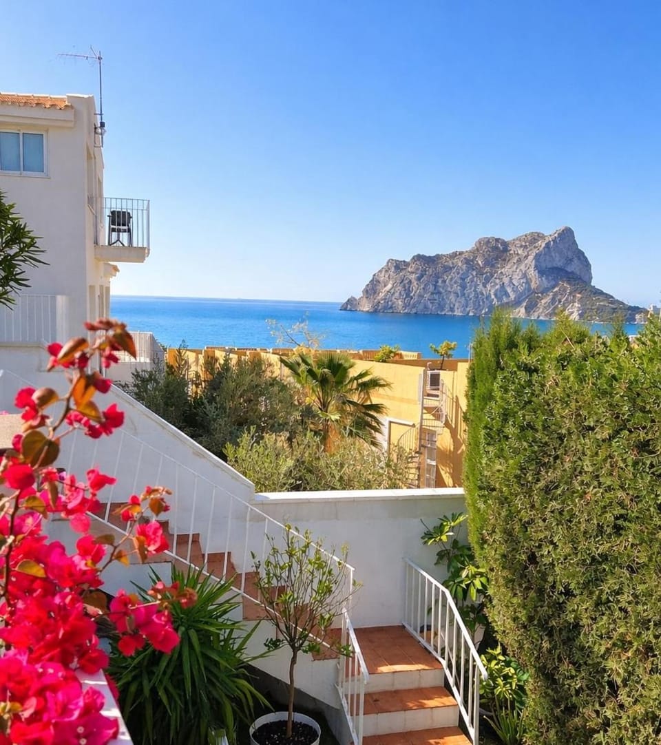Villa lujo vistas mar - piscina privada - playa a pie Villa in Calp