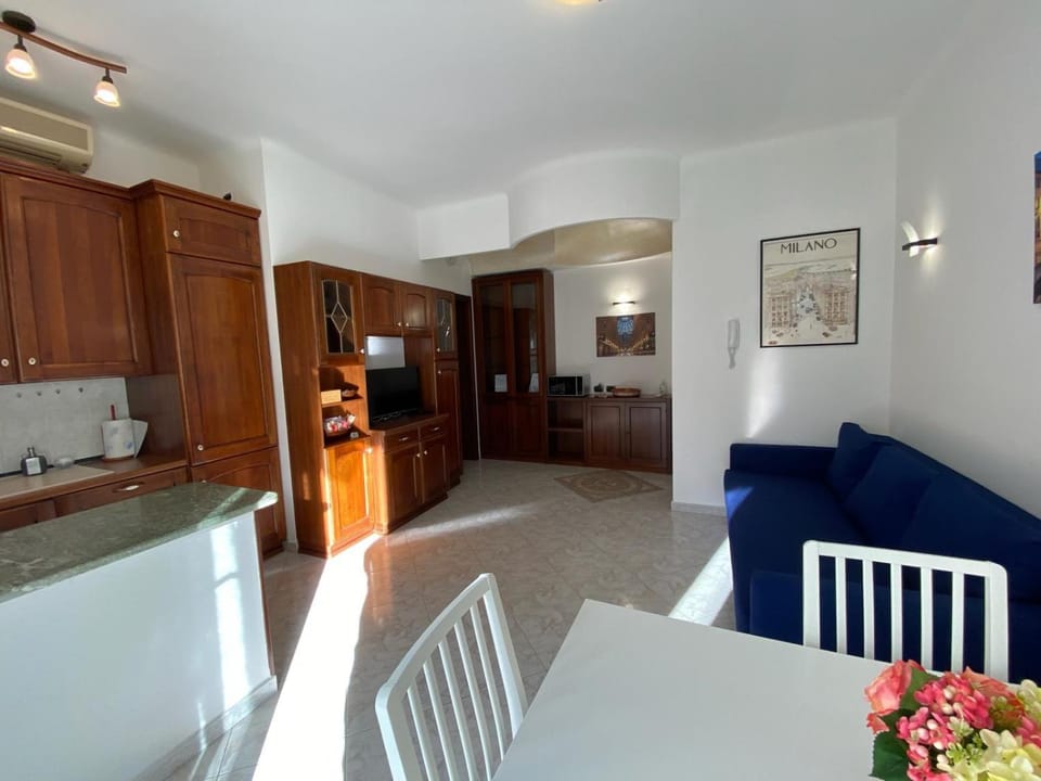 Kitchen or kitchenette, Living room, Seating area