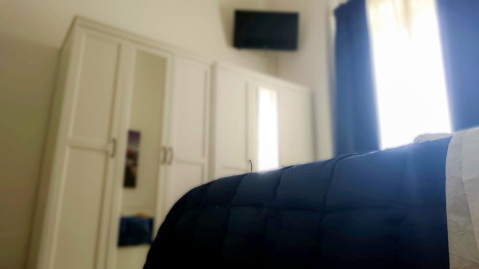 Bed, TV and multimedia, Photo of the whole room, Bedroom, wardrobe