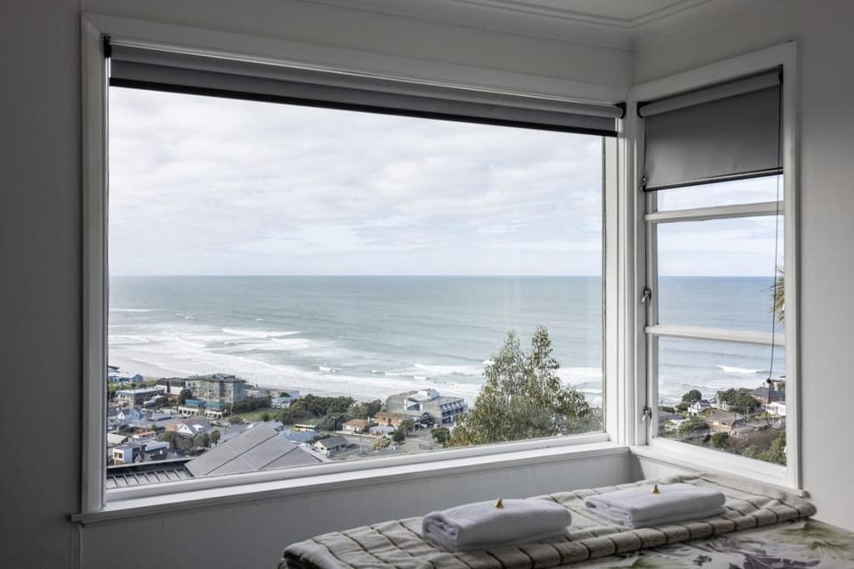 St Clair Heights Panoramic Views House in Dunedin