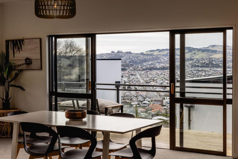 St Clair Heights Panoramic Views House in Dunedin