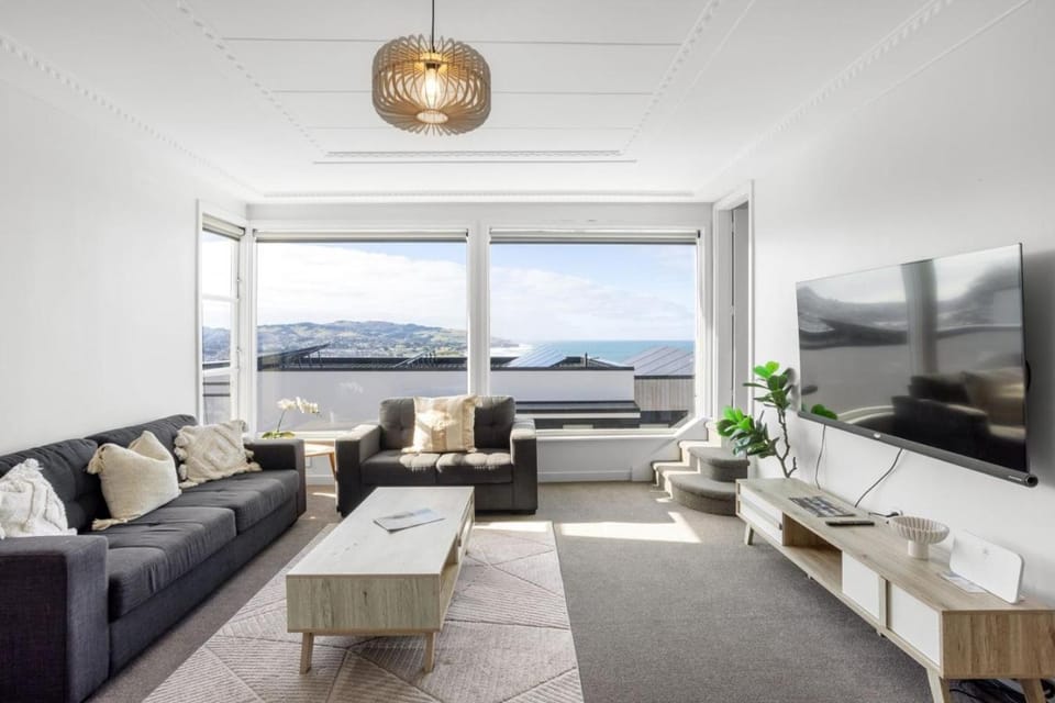 St Clair Heights Panoramic Views House in Dunedin