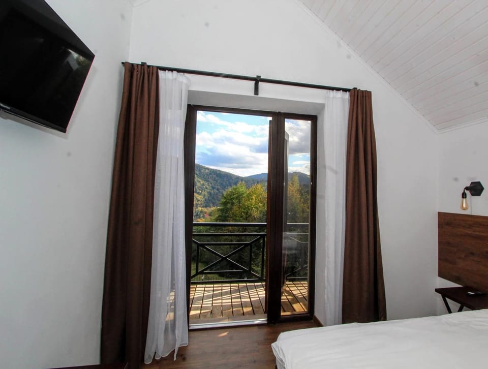 Balcony/Terrace, Mountain view