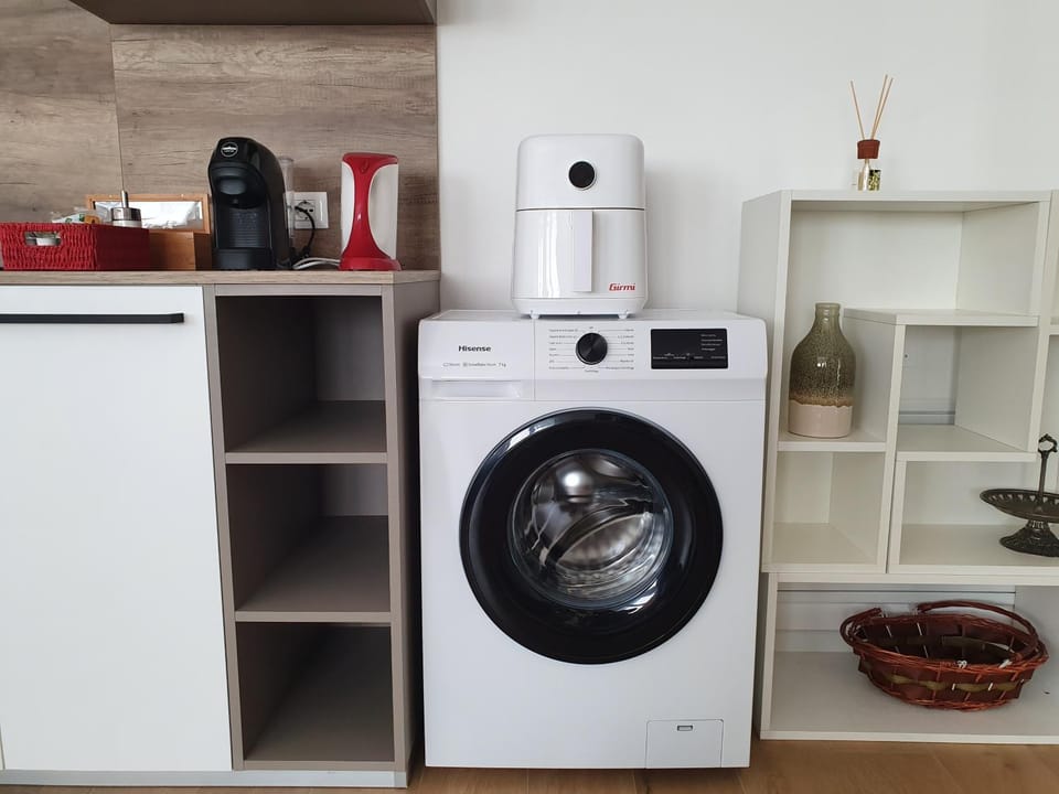 Coffee/tea facilities, washing machine