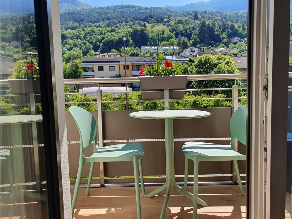 Natural landscape, Balcony/Terrace, Mountain view