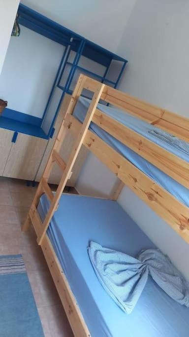 Bedroom, bunk bed