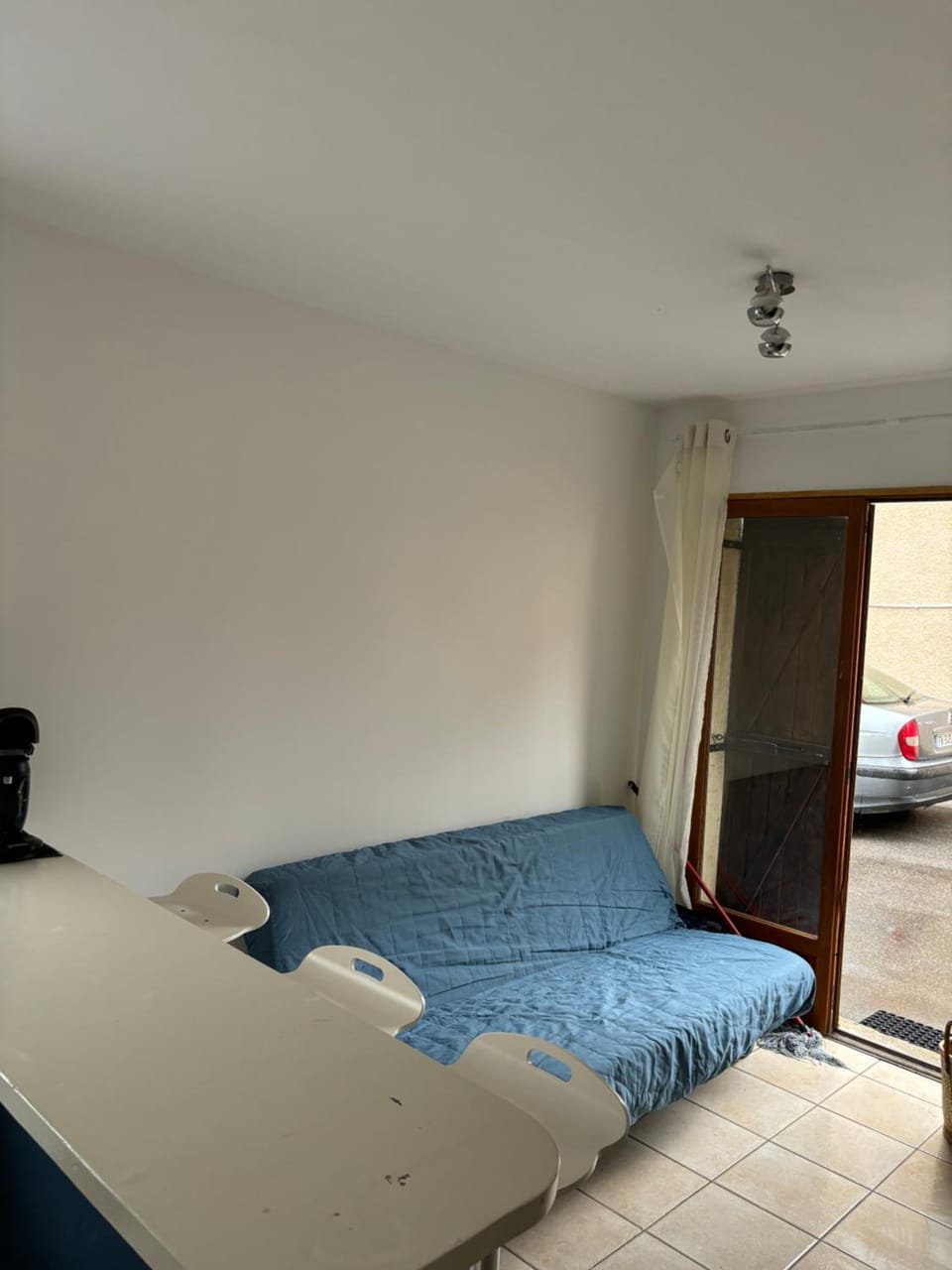 Bed, Living room