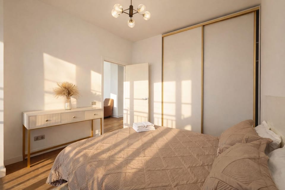 Bed, Day, Bedroom, towels, wardrobe