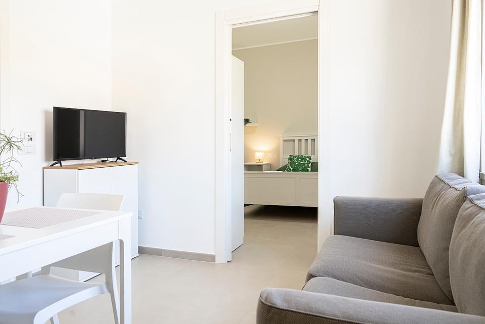 Communal lounge/ TV room, TV and multimedia, Dining area, Evening entertainment