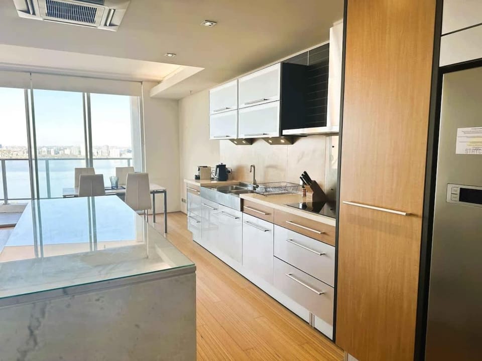 114 Panoramic River Views 2BR High Floor & Parking Apartment in Perth