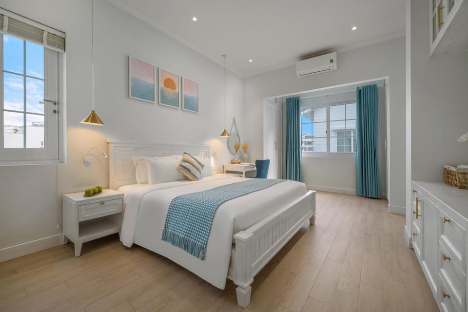 Bed, Photo of the whole room, Bedroom, air conditioner