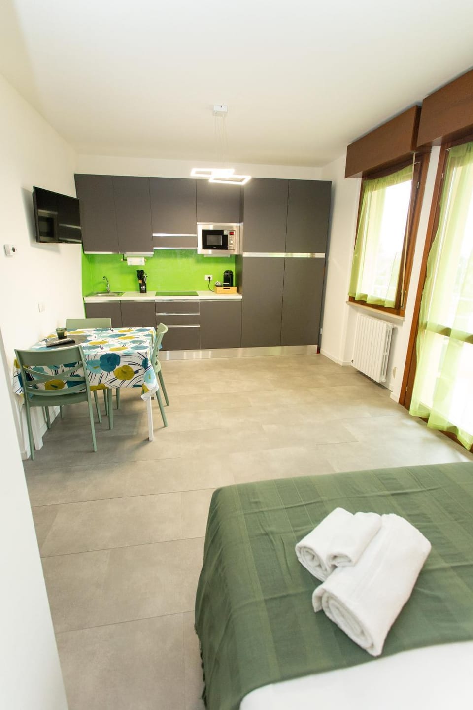 TV and multimedia, Kitchen or kitchenette, Living room, Dining area