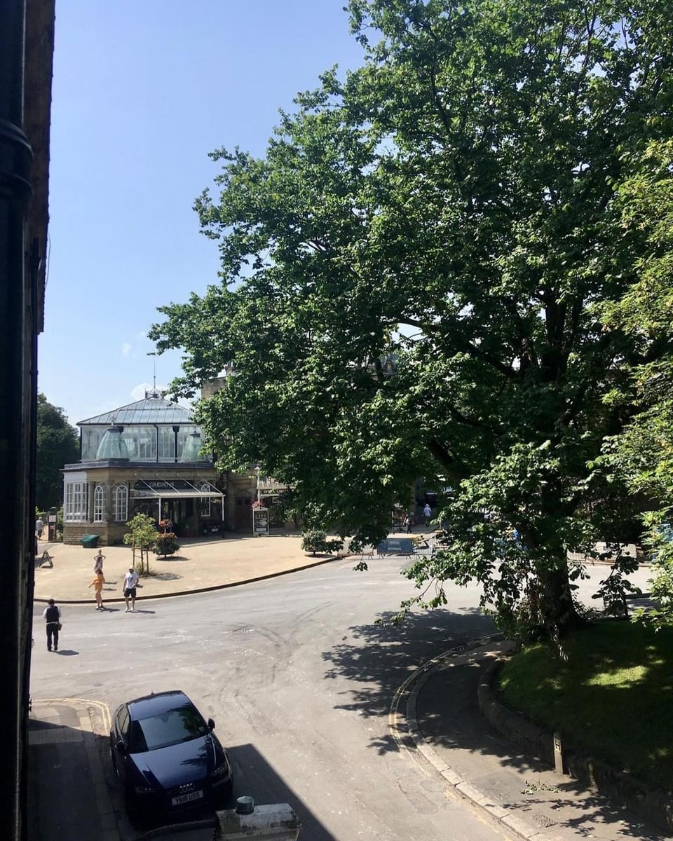 Nearby landmark, Restaurant/places to eat, Neighbourhood, View (from property/room), Evening entertainment, Street view, Area and facilities, Swimming pool, young children, older children, Parking