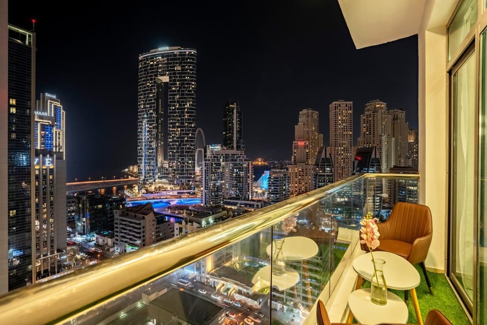 Elite Waterfront 3BR Haven - Marina and Sea Views! Apartment in Dubai