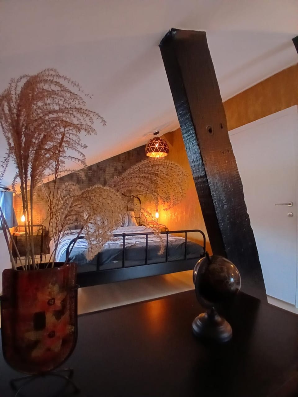 Property building, Bed, Photo of the whole room, Bedroom