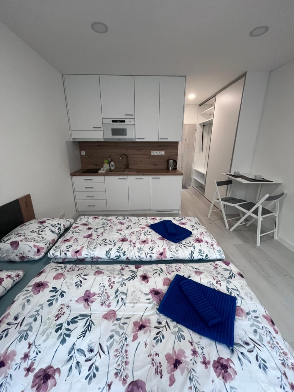 Kitchen or kitchenette, Bedroom