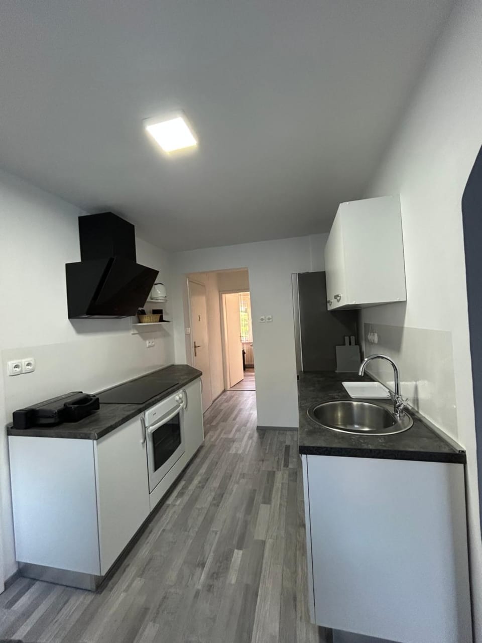 Coffee/tea facilities, Kitchen or kitchenette, oven, stove, toaster, kitchen