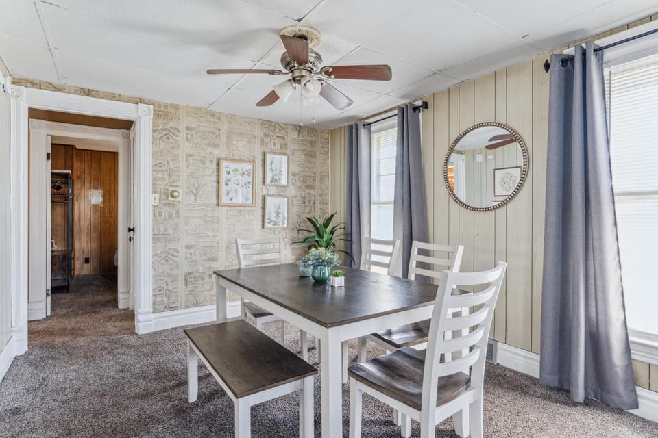 Snug Escape Close to Niagara Falls home Apartment in Niagara Falls