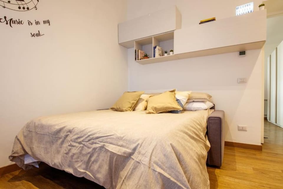 Bed, Living room
