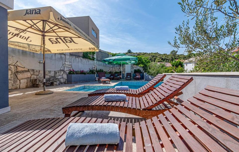 Balcony/Terrace, Swimming pool