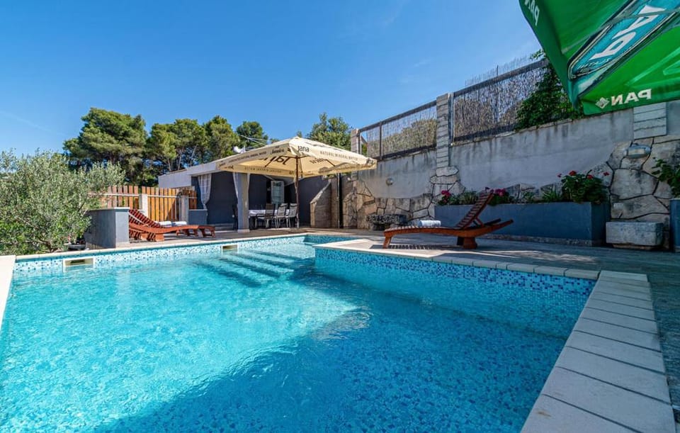 Balcony/Terrace, Swimming pool
