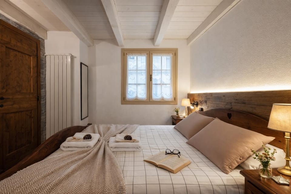 Bed, Photo of the whole room, Bedroom, internet, towels, wardrobe