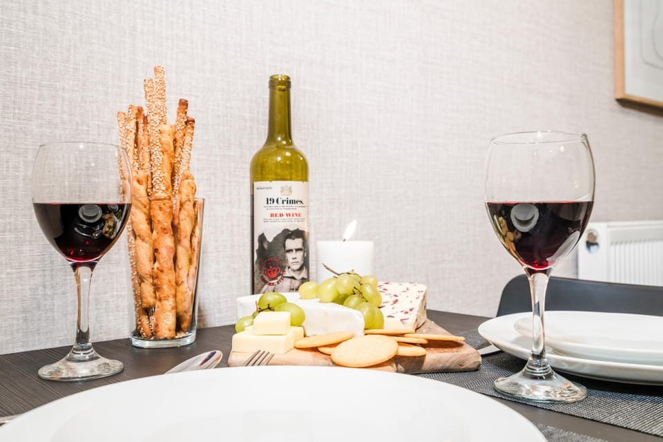 Food and drinks, Dining area, Food, Lunch, Dinner, Drinks