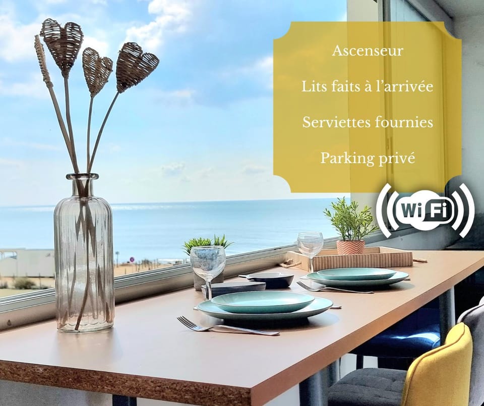 Natural landscape, Balcony/Terrace, Dining area, Sea view