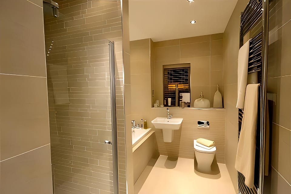 Shower, Toilet, Bath